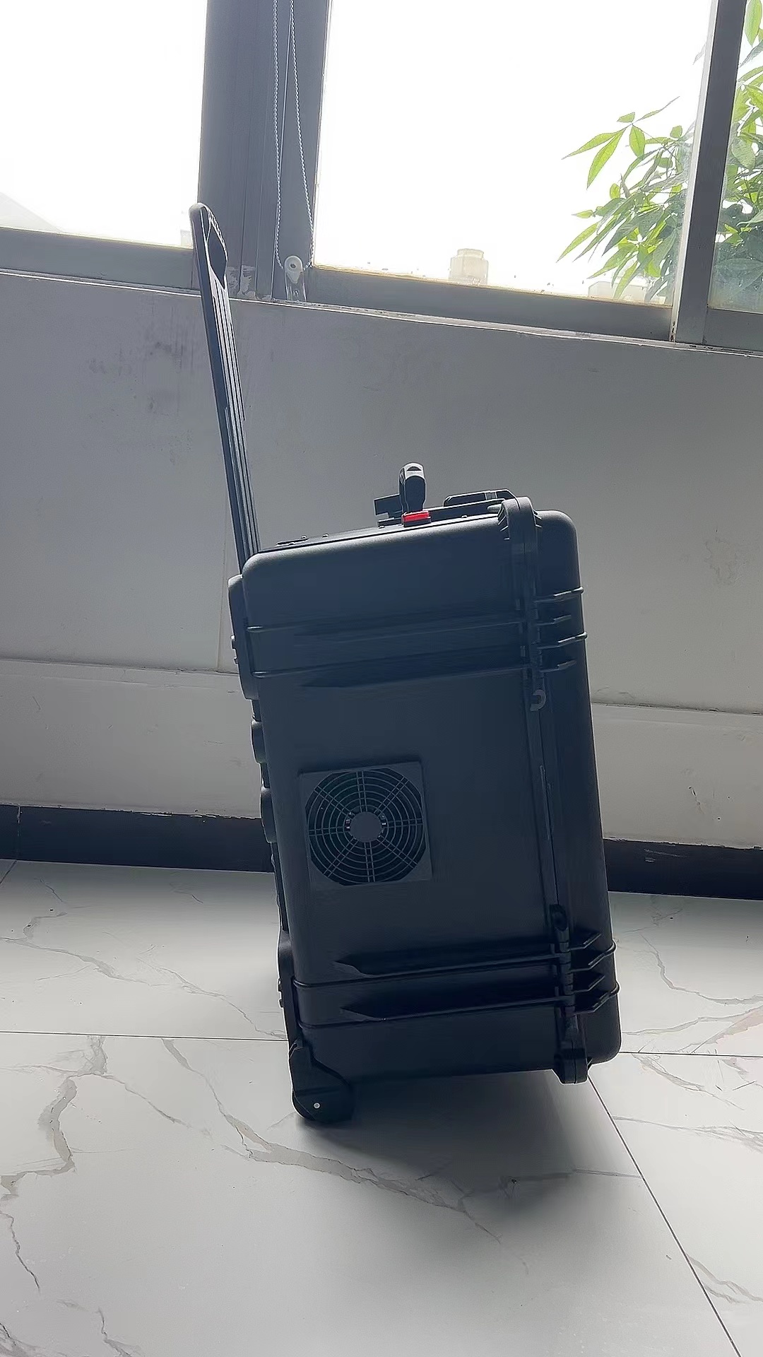 龙海手拉箱型移动通信干扰器